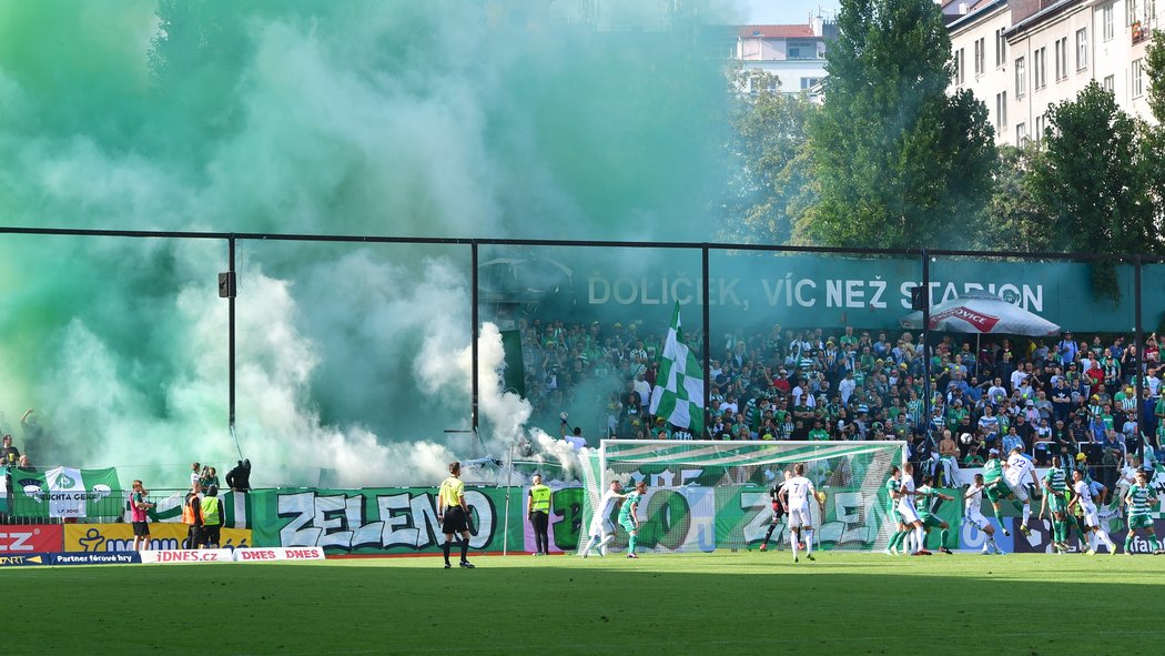 Fanoušci Bohemians dali najevo radost z parádního výkonu svého týmu