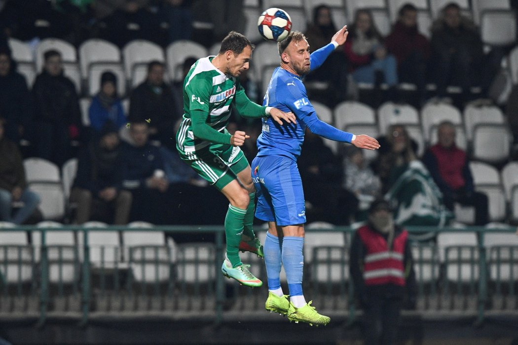 Jakub Podaný a Petr Reinberk se v hlavičkovém souboji dostali zhruba stejně vysoko, úspěšnější byl ale krajní bek Bohemians