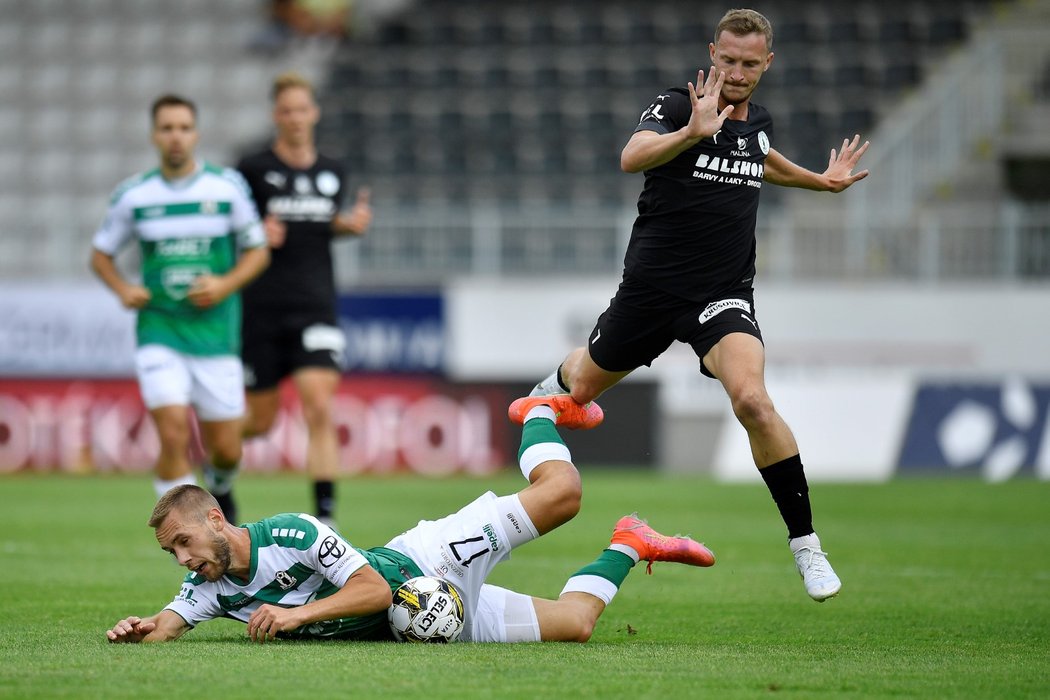 Jablonec doma bojuje proti Bohemians. Miloš Kratochvíl si vyžádal nedovolený zákrok hostujícího Petra Hronka