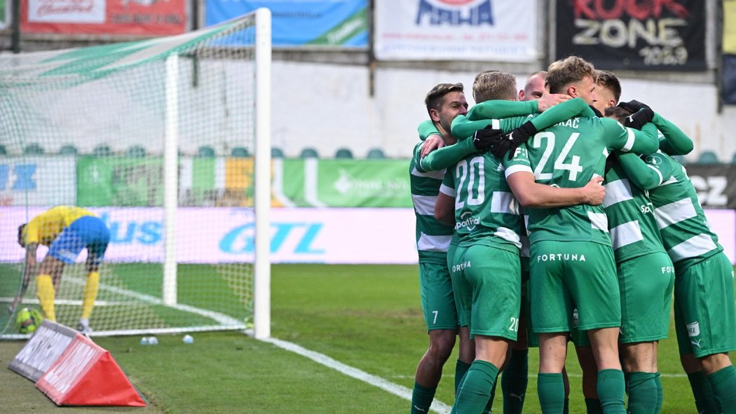Fotbalisté Bohemians slaví gól proti Teplicím (2:0)