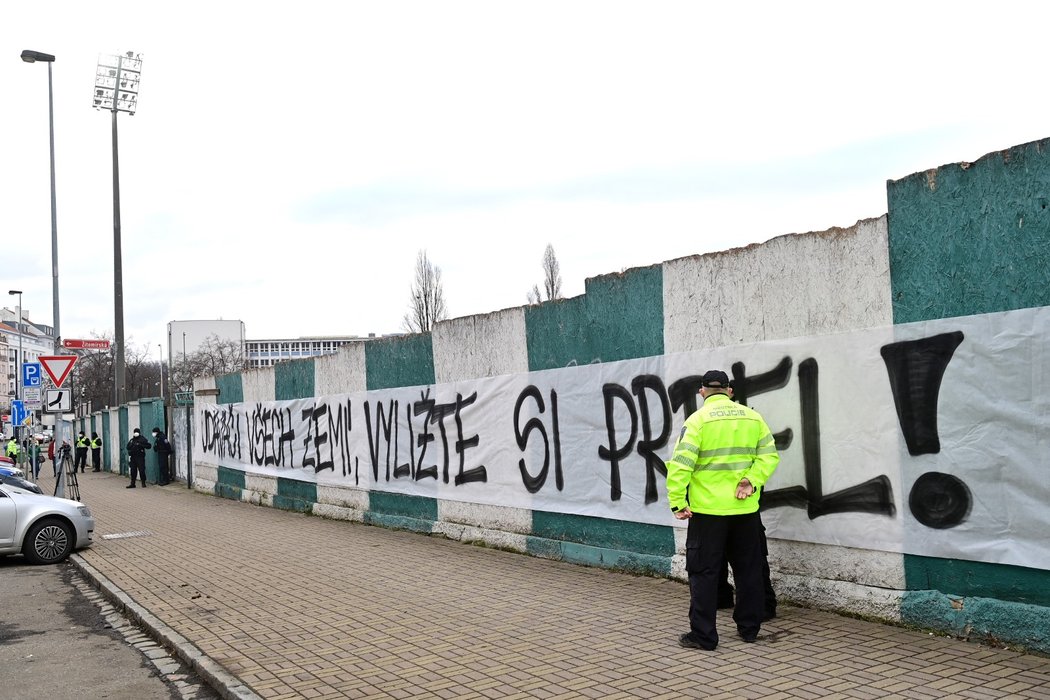 „Tribuna štafle“ byla mimo provoz, prostor hlídali policisté