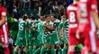 Fotbalisté Bohemians oslavují vyrovnávající gól v zápase se Sigmou