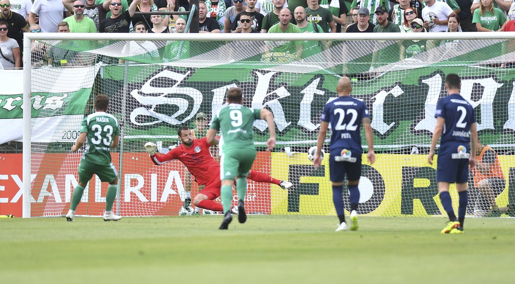 Dominik Mašek proměnil penaltu s přehledem.