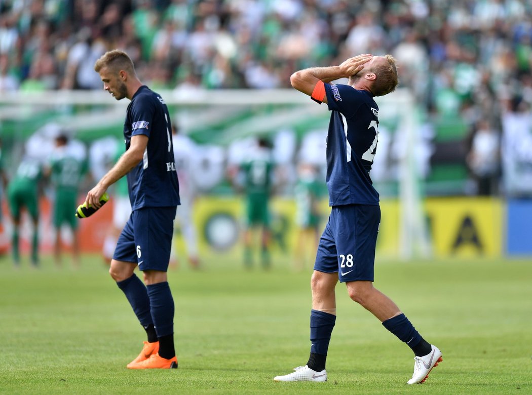 Stanislav Hofmann (vlevo) a Vlastimil Daníček po prohraném utkání s Bohemians