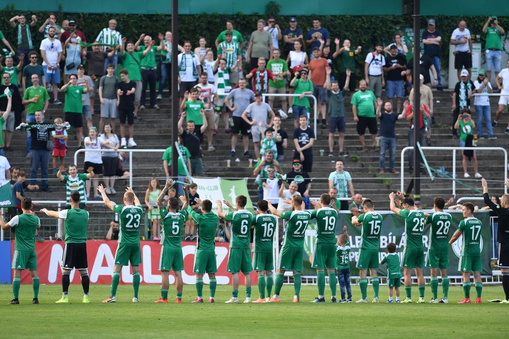 Postupová děkovačka hráčů Bohemians s fanoušky