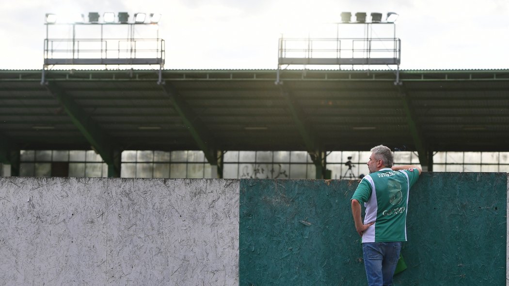 Fanoušci sledovali zápas Bohemians a Sparty z nejrůznějších míst v okolí Ďolíčku