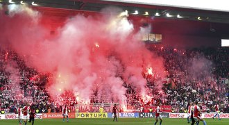 Slavia i Sparta zaplatí za fanoušky 300 tisíc, tribuny zavřené nebudou