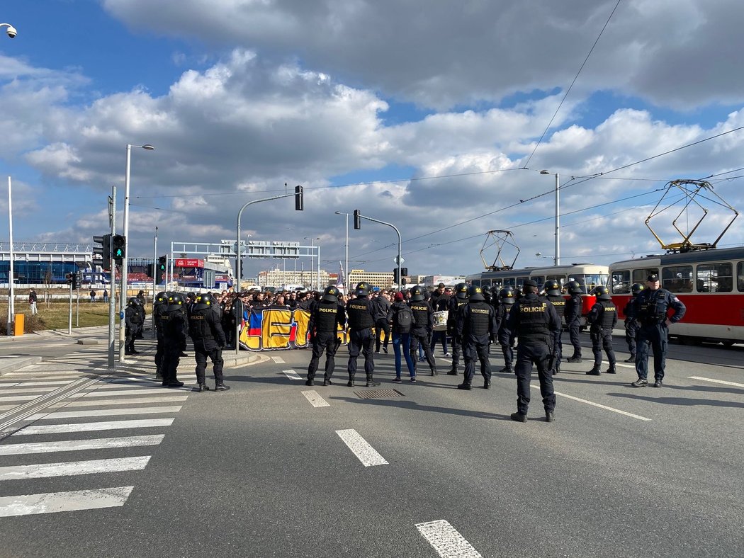 Fanoušci Sparty pochodují na derby se Slavií