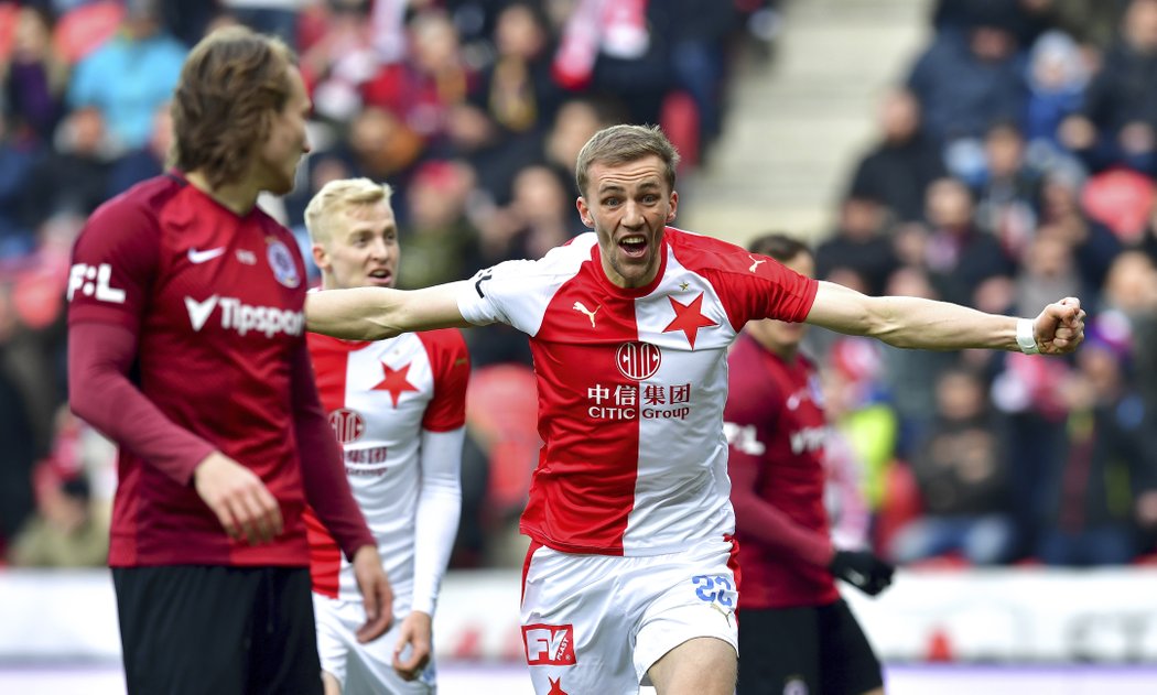 Tomáš Souček se raduje z prvního gólu v derby proti Spartě