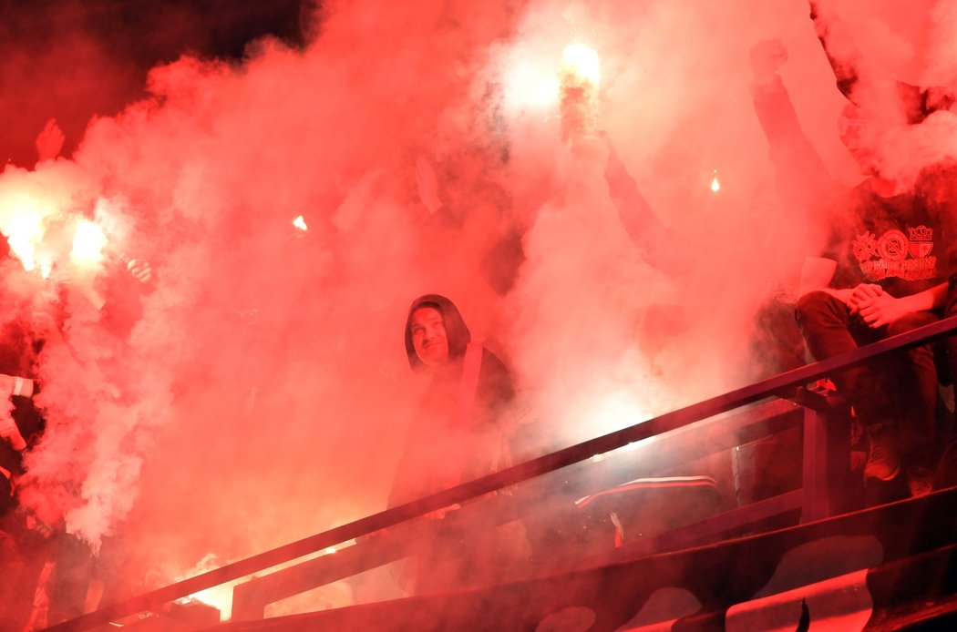 Fanoušci Slavie si užili zakázané pyrotechniky