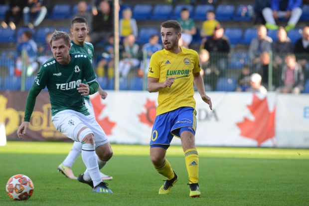 Dominik Mašek (vpravo) má po sezoně, přetrhl si zkřížený vaz Dominik Mašek (vpravo) má po sezoně, přetrhl si zkřížený vaz