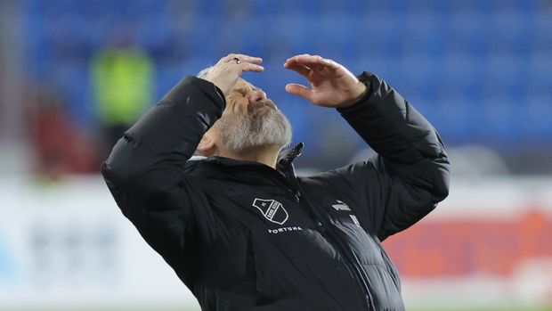 Zklamaný trenér Baníku Pavel Hapal po porážce s Plzní Zklamaný trenér Baníku Pavel Hapal po porážce s Plzní