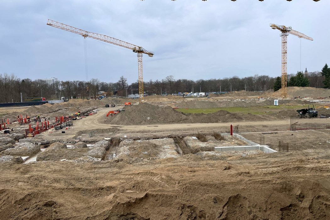 V Hradci Králové roste nový stadion, otevřít by se měl už příští léto