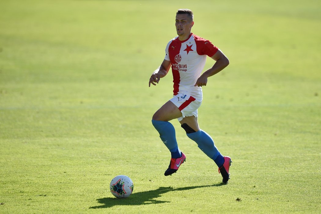 Tomáš Holeš nastoupil v netypické stoperské trojici, Slavia si v Liberci vyzkoušela rozestavení 3-5-2