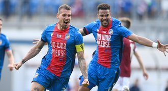 SESTŘIH: Plzeň - Sparta 3:0. Domácí blíž titulu, oba týmy dohrály v deseti