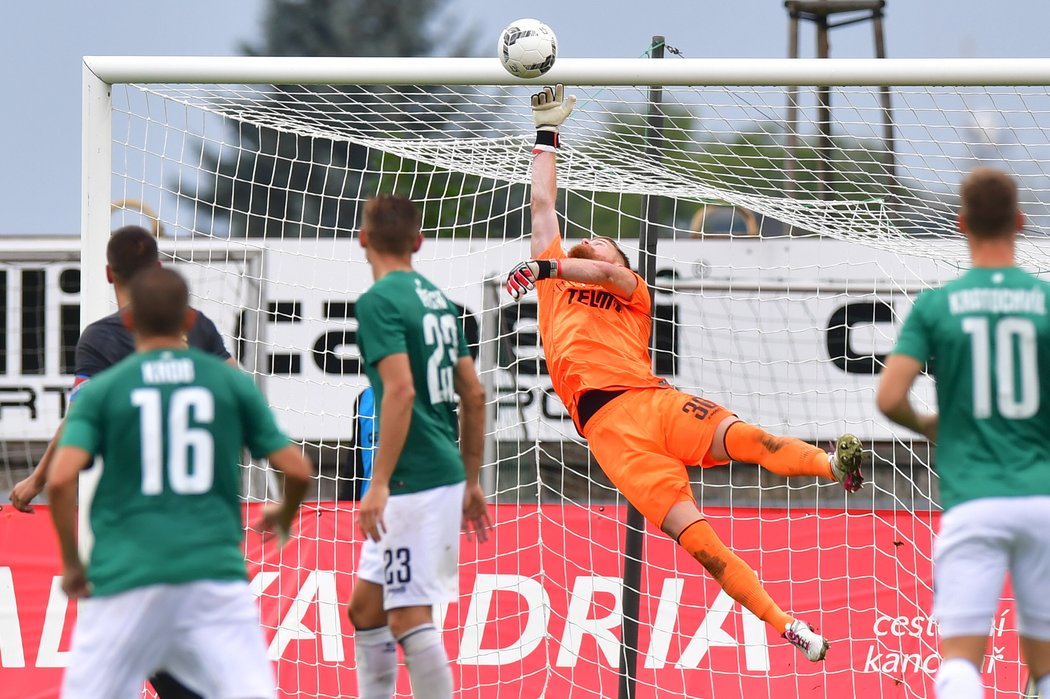 Vítězslav Hrubý zasahuje proti ostravské střele