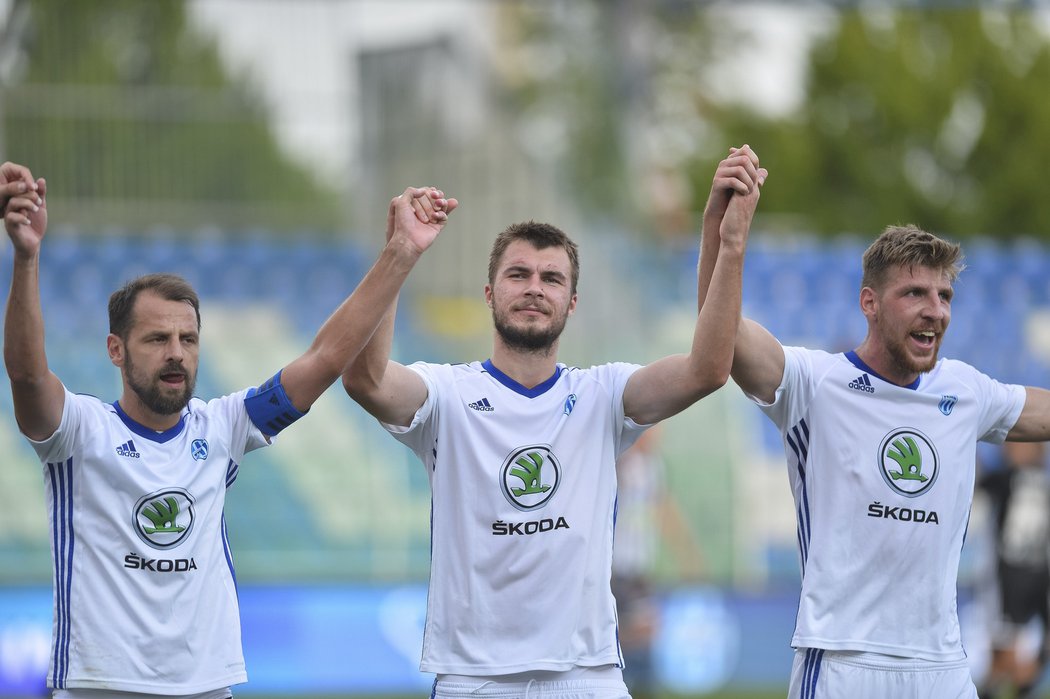 Marek Matějovský, Nikolaj Komličenko a Ladislav Takács slaví výhru Mladé Boleslavi