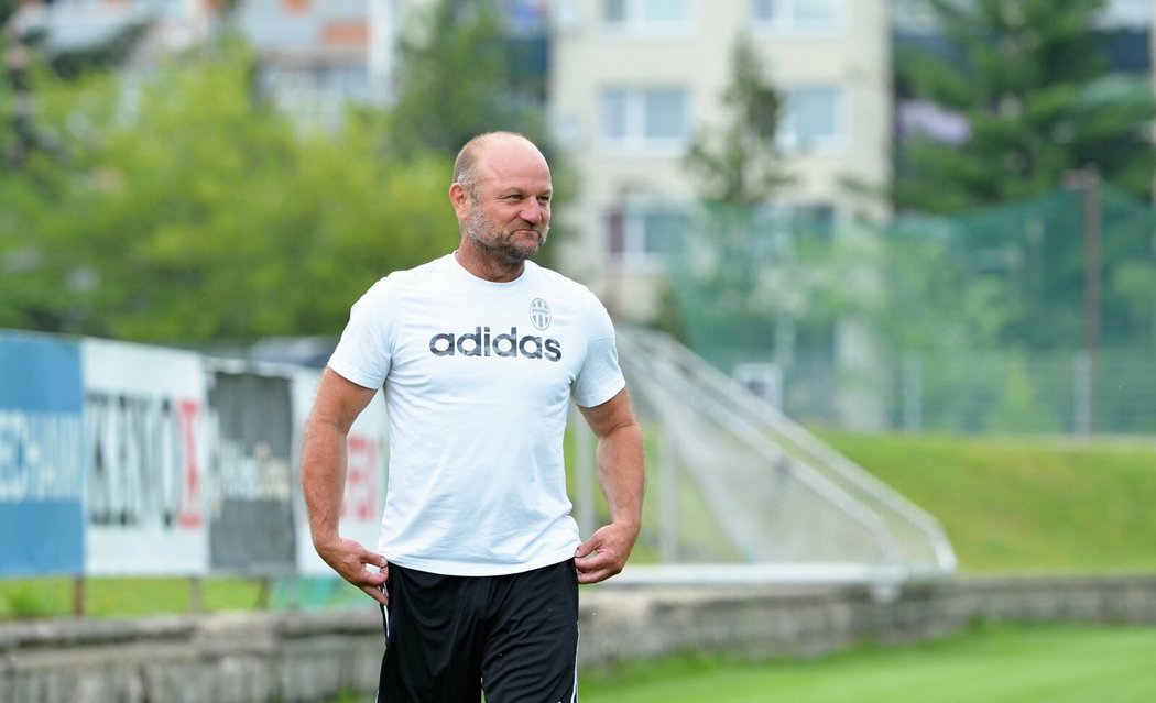 Trenér Pavel Hoftych během prvního tréninku před startem nové sezony