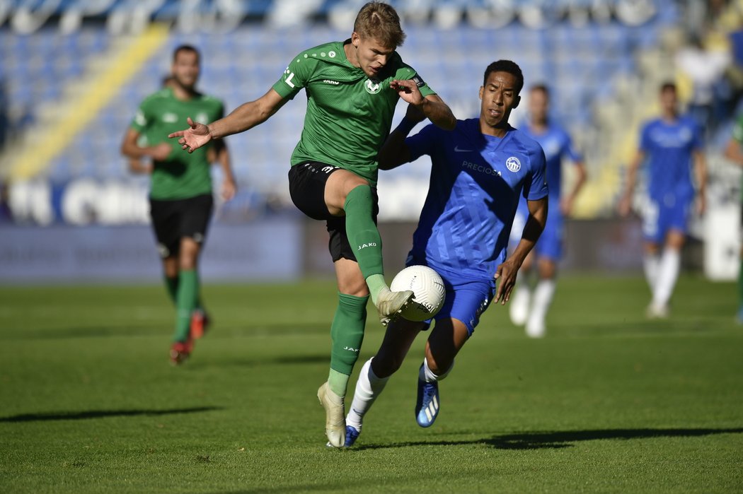 Jhon Mosquera a Martin Nový v souboji