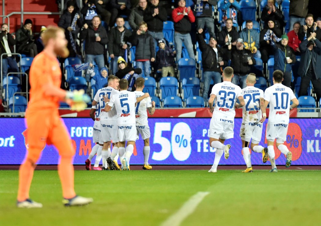 Fotbalisté Baníku se radují z vyrovnání v duelu s Jabloncem, které obstaral Nemanja Kuzmanovič