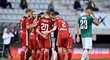 Fotbalisté Olomouce se radují z vyrovnávací branky na 1:1 v zápase na hřišti Jablonce