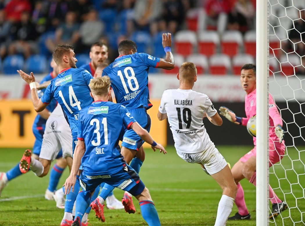 2:1! Plzeňský křídelník Jhon Mosquera střílí vítězný gól v duelu se Slováckem