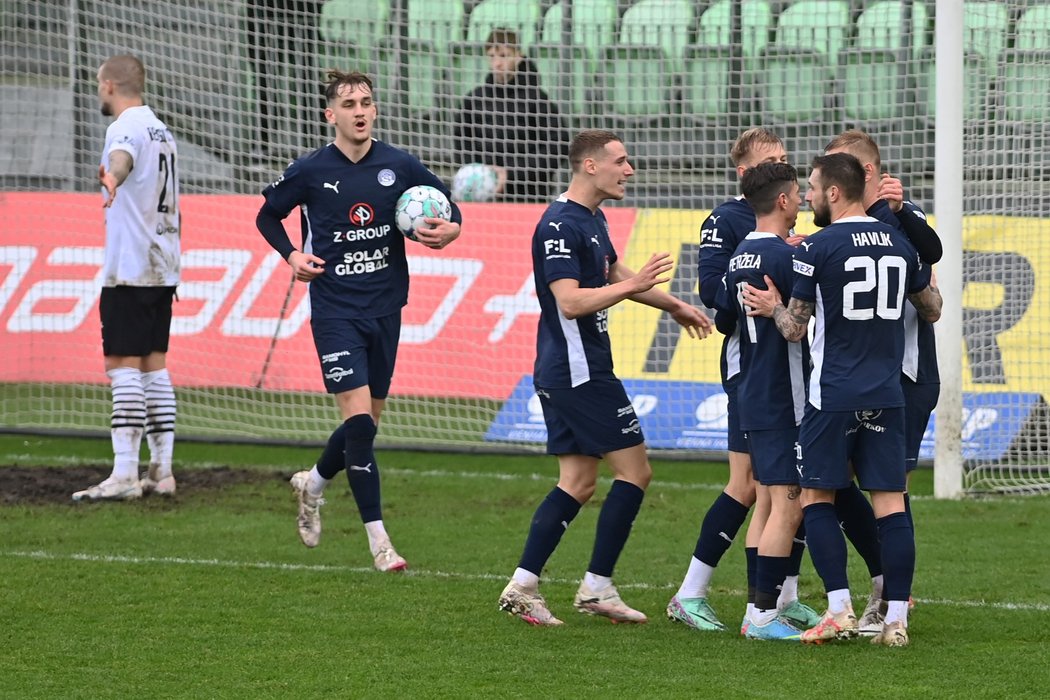 Hráči Slovácka se radují z gólu