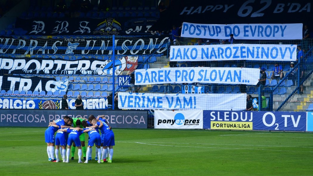 Choreo fanoušků Liberce před soubojem s Mladou Boleslaví