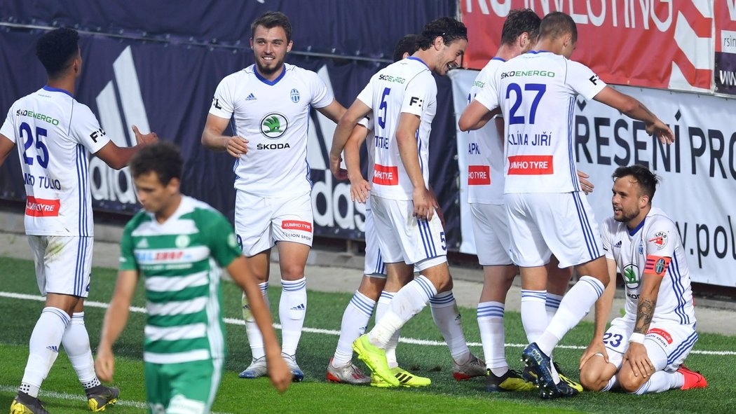 Fotbalisté Mladé Boleslavi oslavují druhou branku Lukáše Budínského v utkání s Bohemians