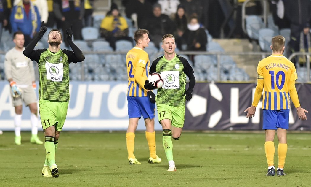 Nemanja Kuzmanovič v utkání proti Mladé Boleslavi