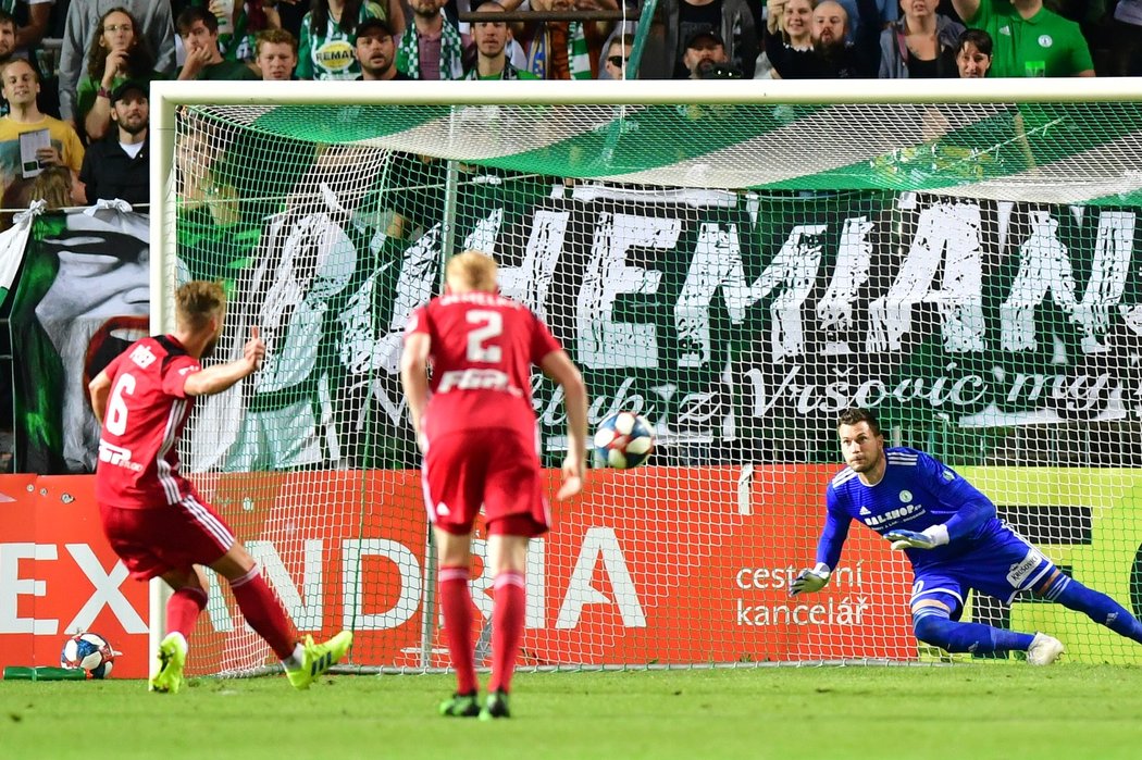 Jakub Plšek nařízenou penaltu s přehledem proměnil