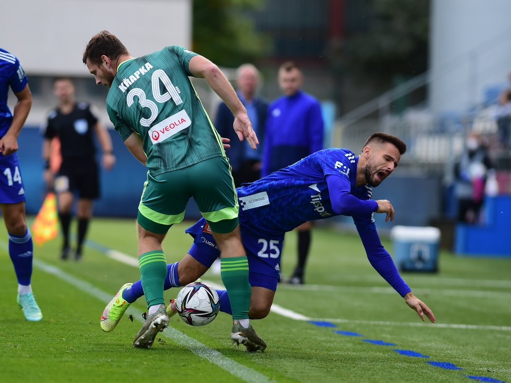 Antonín Křapka v souboji s Martinem Hálou