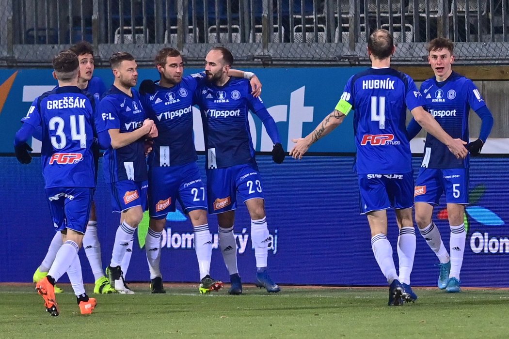 Radost fotbalistů Olomouce po gólu Kryštofa Daňka proti Spartě