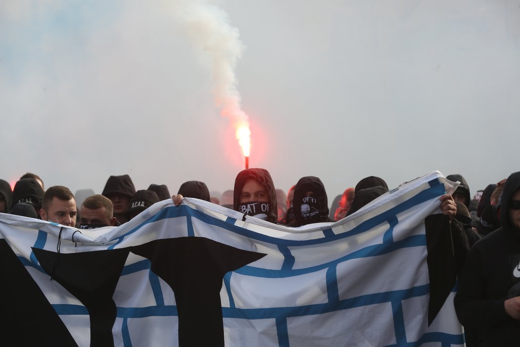 Před slezským derby Opava - Ostrava nechyběl tradiční pochod fanoušků