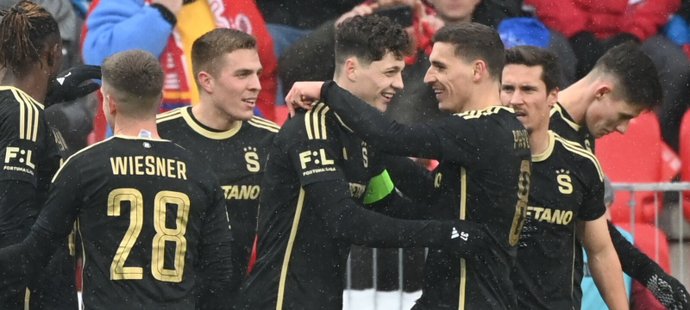 VIDEO: Pardubice - Sparta 1:2. Drama v závěru, dvěma góly rozhodl Krejčí