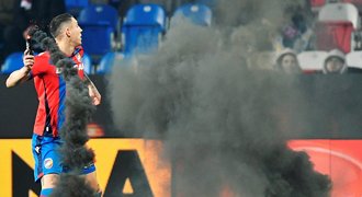 Dynamo trestá fanoušky za dýmovnice v Plzni. Proti Hradci uzavře „kotel“