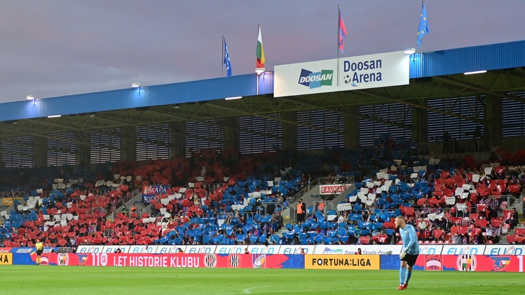 Slušně zaplněná Doosan Arena při zápase Plzně proti Českým Budějovicím