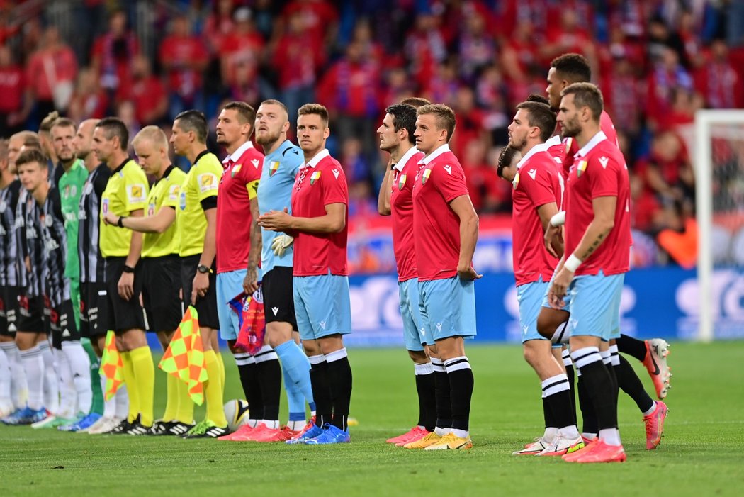 Plzeňští fotbalisté před startem utkání proti Českým Budějovicím