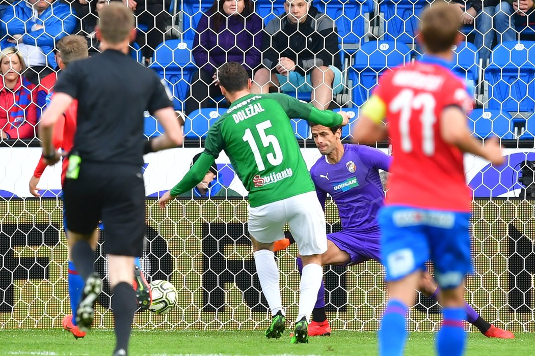 Martin Doležal s přehledem překonal Aleše Hrušku