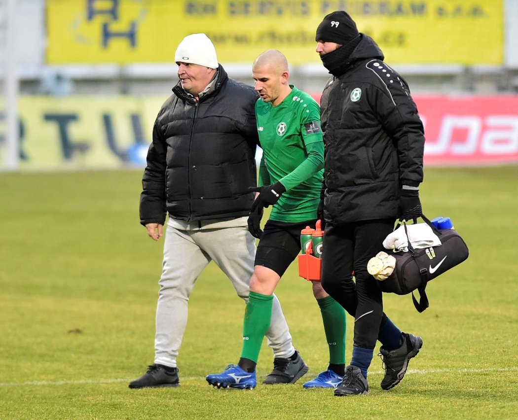 Jan Rezek musel v zápase Přírami s Plzní předčasně střídat