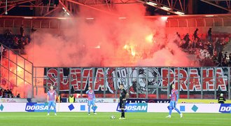 Tresty za pyro fanoušků ve šlágru. Slavia zaplatí 90 tisíc, Plzeň 50