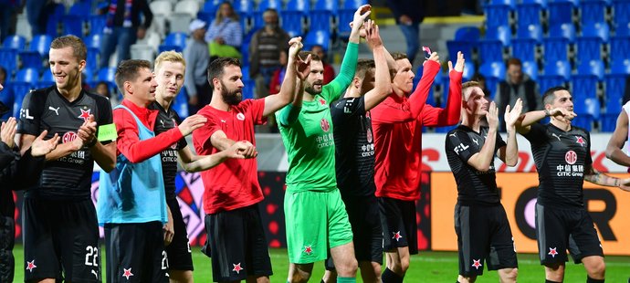 Slávisté si po vítězství v Plzni užili děkovačku se svými fanoušky