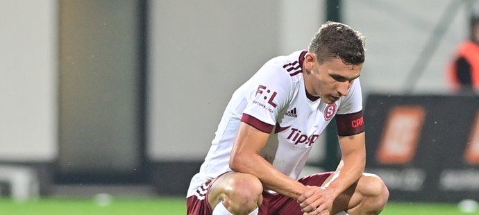 Kapitán Sparty David Pavelka po druhém inkasovaném gólu