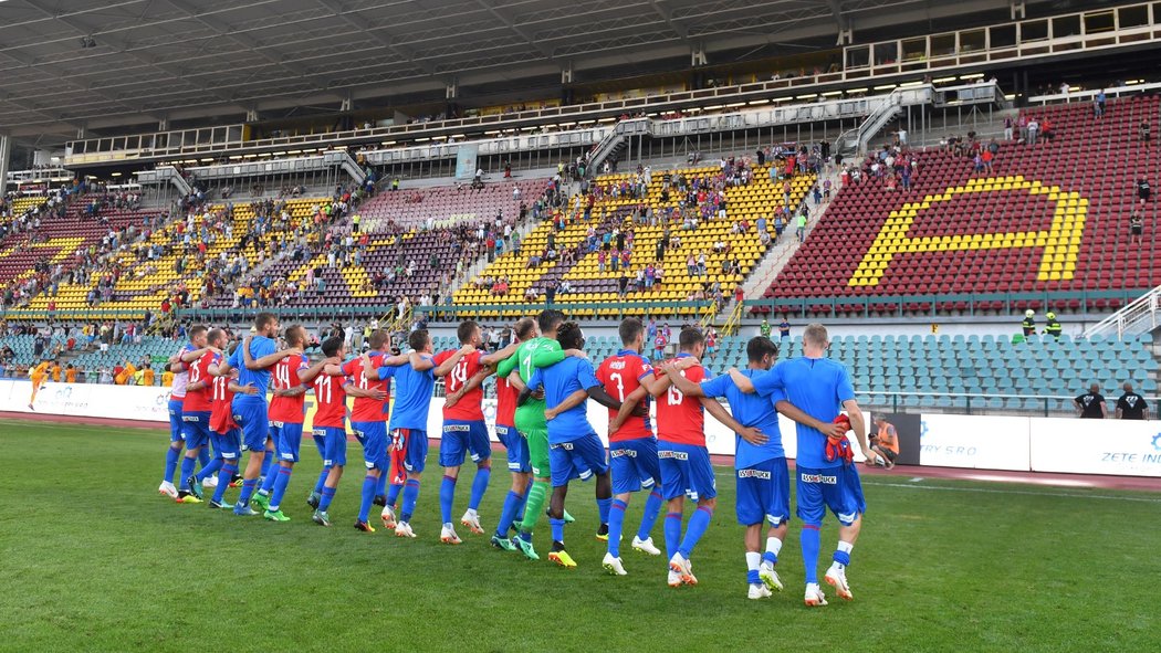 Plzeňští slaví výhru nad Duklou v 1. kole nové sezony