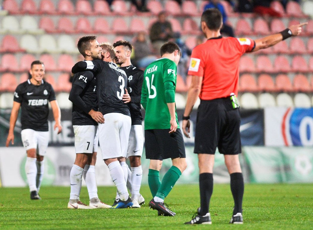 Jakub Považanec se z parádního gólu ani příliš neradoval, spoluhráči i trenér Petr Rada žasli