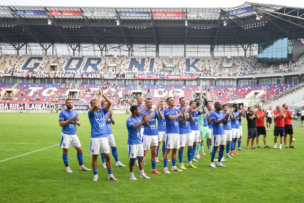 Fotbalisté Baníku si mohli vychutnat konečně i děkovačku s plným kotlem