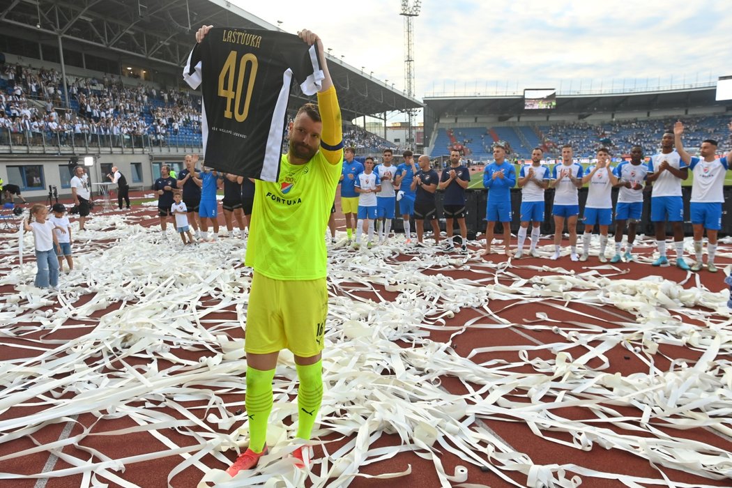 Jan Laštůvka dostal po utkání s Celtikem dres s číslem 40, jeho aktuálním věkem