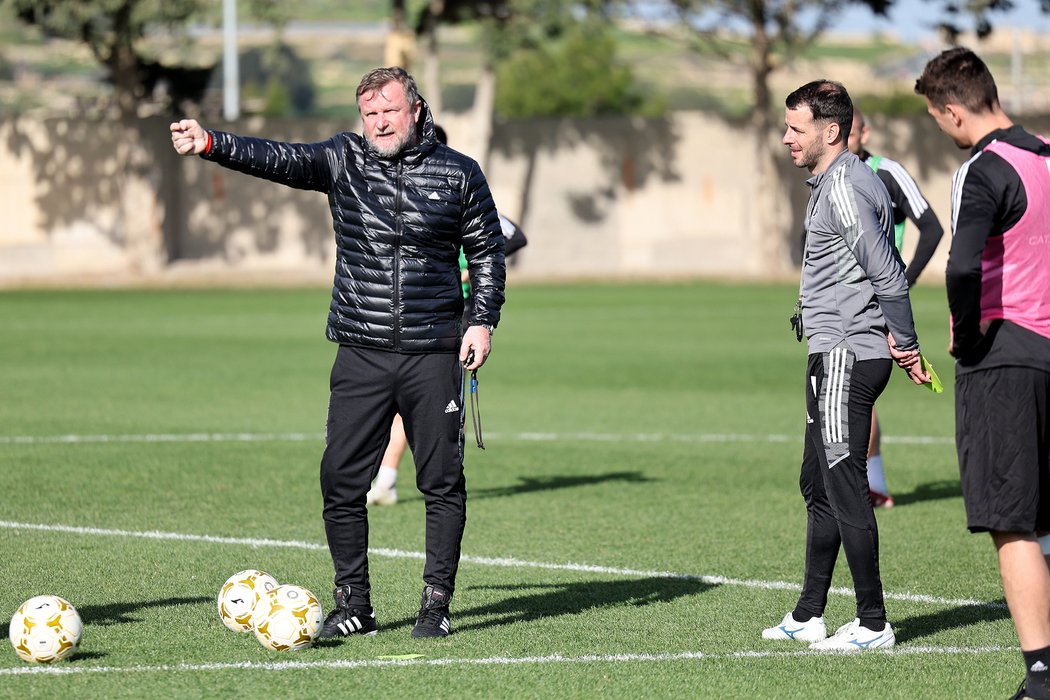 Pavel Vrba se svými zlínskými svěřenci na soustředění na Maltě