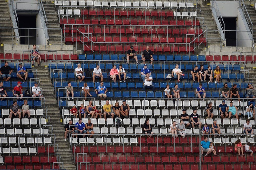 Fanoušci na olomouckém stadionu během utkání proti Liberci