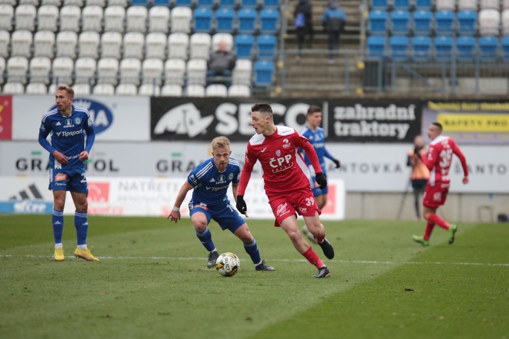 Pardubický Dominik Janošek se v Olomouci blýskl krásným gólem z přímého kopu